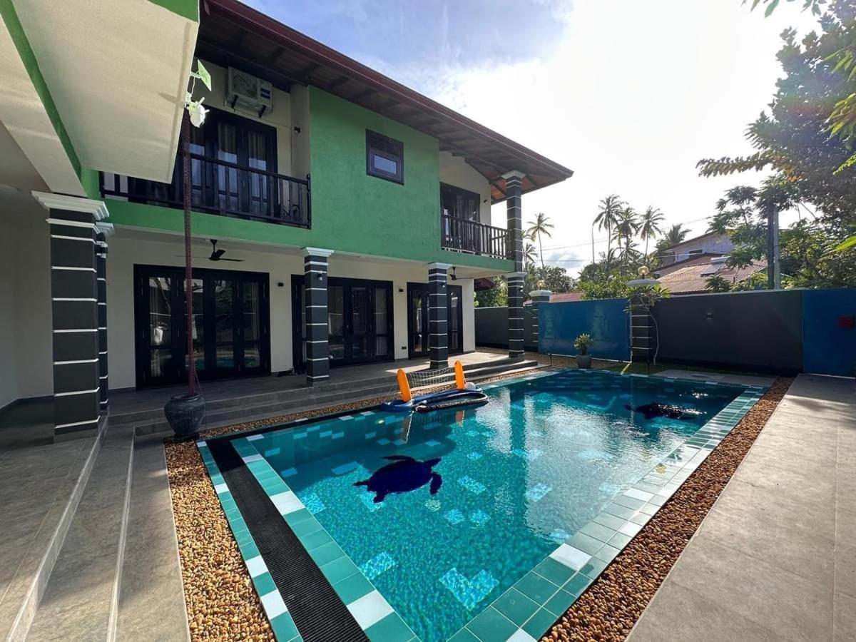 Ibson - 02 With 4 Bedrooms & Salt Water Swimming Pool Villa Hikkaduwa